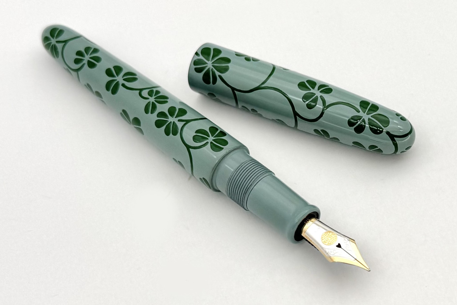 NakayaCigarPortableCloverArabesqueMotifinMidoriFP_B